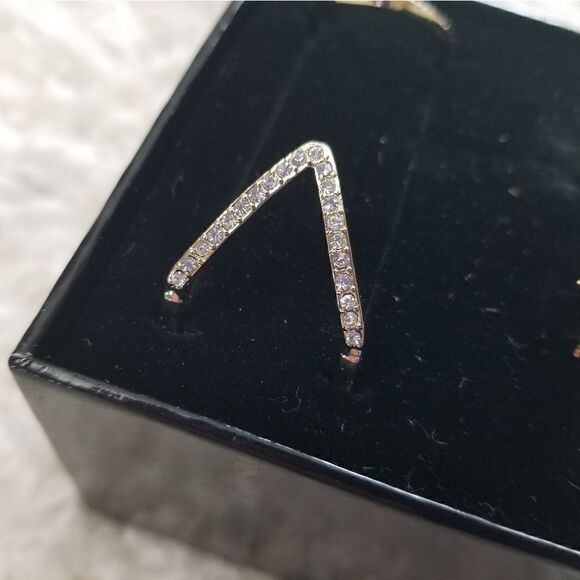 Victoria's Secret Earring and Bracelet Set - Picture 5 of 11